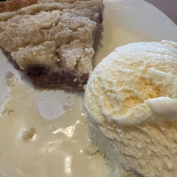 Main Street Grill - Homemade Strawberry Rhubarb Pie with a scoop of delicious vanilla ice cream - American Near Me - Centralia, Washington