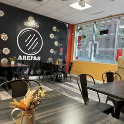 Cilantro & Ajo - Dining area