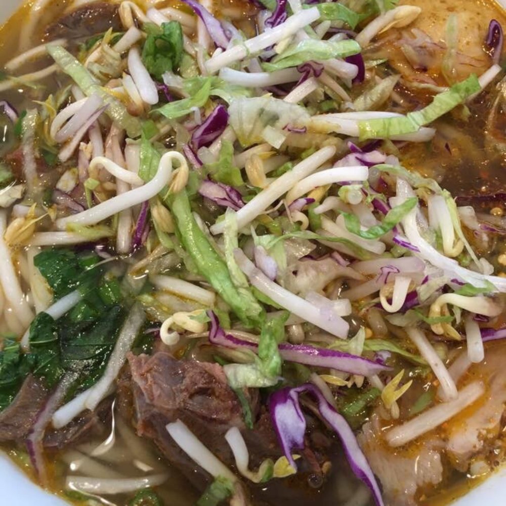 Que Ling Restaurant - Bun bo hue is excellent only the veggies are sloppy, where is the cabbage??! - Vietnamese Near Me - Toronto, Ontario