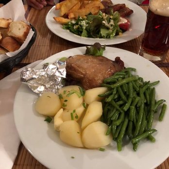 Chez Clara - Confit of duck leg with beans and buttered potatoes. - Brasseries Near Me - Paris, 75