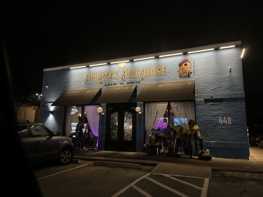 Pirate’s Paradise Grub N Grog by null