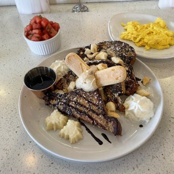 Red Maple - Tiramisu French Toast - Cafes Near Me - Los Angeles, California Red Maple - Tiramisu French Toast - Cafes Near Me - Los Angeles, California