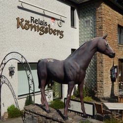 Relais Königsberg - Wer immer auch in das Hotel, das Restaurant oder selbiges als Café aufsuchen möchte, muss an diesem "ewigen Pferd" vorbei ....