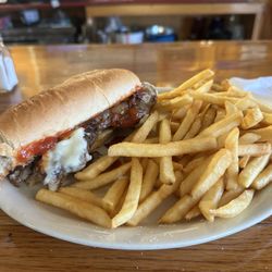Beer's Pub & Grub - Pub burger and fries