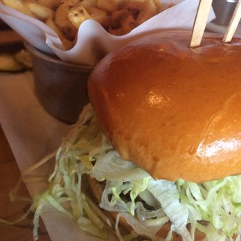 Laurel Tavern - New American Near Me - Studio City, California
