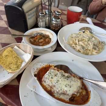 Gumba's Italian Restaurant - Lasagna, Fettuccini Alfredo with chicken - Pizza Near Me - Sunnyvale, California Gumba's Italian Restaurant - Lasagna, Fettuccini Alfredo with chicken - Pizza Near Me - Sunnyvale, California