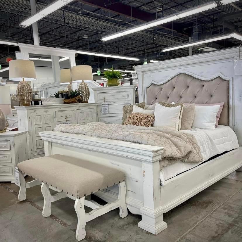 SECOND HAND TREASURES, ANTIQUES & MORE Updated September 2024 121 S