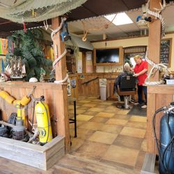 The Beach Barber - Super cool interior