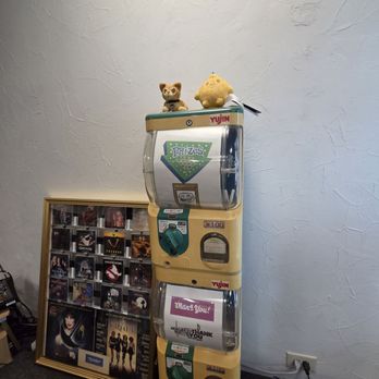 Tiny Pyramid - Cafes Near Me - Honolulu, Hawaii