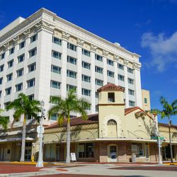 Hotel Indigo Ft Myers Dtwn River District - Main Street and Broadway