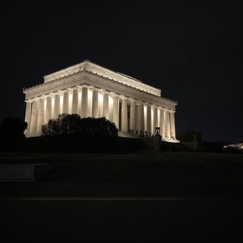 Lincoln Memorial - Lit at night - Landmarks & Historical Buildings Near Me - Washington, DC, District of Columbia Lincoln Memorial - Lit at night - Landmarks & Historical Buildings Near Me - Washington, DC, District of Columbia