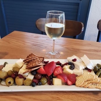Well Hung Vineyard - Wine Bars Near Me - Charleston, South Carolina Well Hung Vineyard - Wine Bars Near Me - Charleston, South Carolina