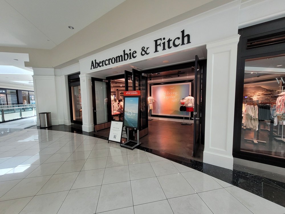 ABERCROMBIE & FITCH 11 Reviews 9301 Tampa Ave, Northridge