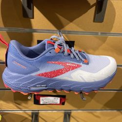 REI - Trail shoe with soles made to mimicking cougar paws?? (Sales pitch sounded exaggerated lol)