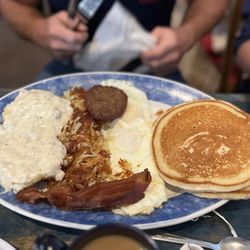 Everett Street Diner - Mountain Man breakfast