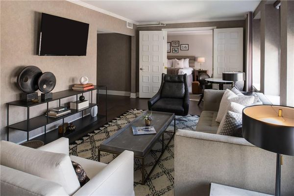 Claridge House Chicago, Tapestry Collection by Hilton by null