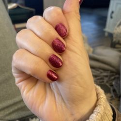Angel Nails Spa - Magenta shellac for the holidays