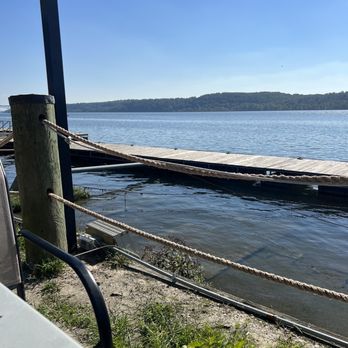 Lee's Landing Dock Bar - Seafood Near Me - Port Deposit, Maryland