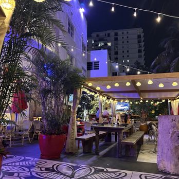 Maxine's Bistro & Bar - New American Near Me - Miami Beach, Florida