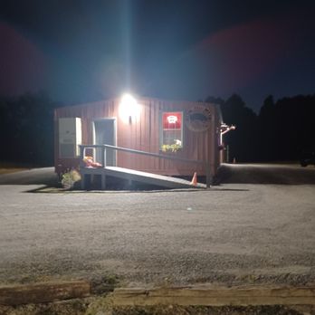Little James BBQ - a small building at night - Barbeque Near Me - Rainsville, Alabama Little James BBQ - a small building at night - Barbeque Near Me - Rainsville, Alabama