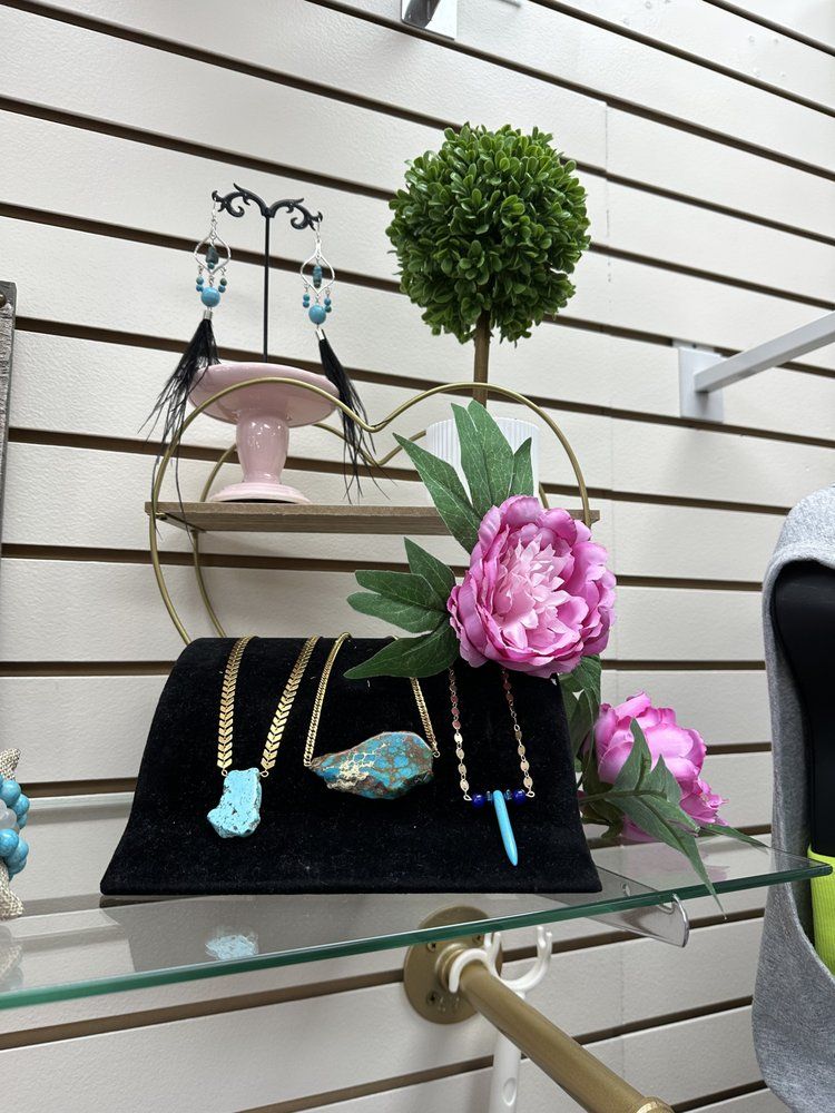 THE PATENT BOW BOUTIQUE Updated October 2024 15 Photos 147 3rd