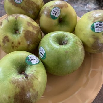 Safeway - Apples from Safeway picked out by employee. - Grocery Near Me - Del Rey Oaks, California Safeway - Apples from Safeway picked out by employee. - Grocery Near Me - Del Rey Oaks, California
