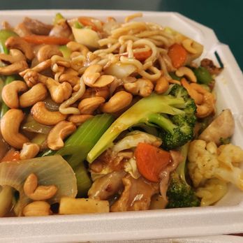 Sunrise Kitchen - Cashew Chicken! Still as delicious as I remember. - Chinese Near Me - Fresno, California