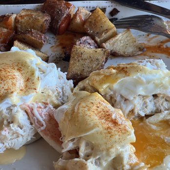 Monica’s Riverview - Crab Benedict & potatoes - Breakfast & Brunch Near Me - Antioch, California