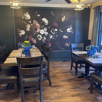 Decant - Inside - New American Near Me - Medford, Oregon Decant - Inside - New American Near Me - Medford, Oregon