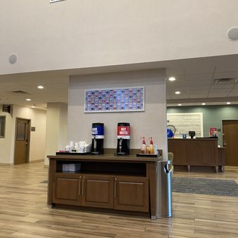 Hampton Inn & Suites Baltimore/Aberdeen - Lounge/front desk - Hotels Near Me - Aberdeen, Maryland Hampton Inn & Suites Baltimore/Aberdeen - Lounge/front desk - Hotels Near Me - Aberdeen, Maryland