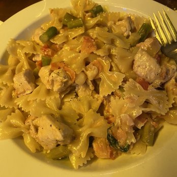 Il Cortile - Farfallette con Pollo, Asparagi e Speck - Italian Near Me - New York, New York Il Cortile - Farfallette con Pollo, Asparagi e Speck - Italian Near Me - New York, New York