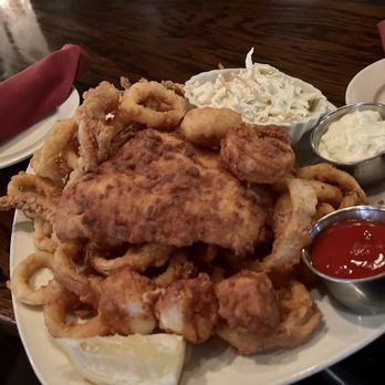 Magnolia 525 Tavern - Seafood platter! - New American Near Me - Gloucester, Massachusetts