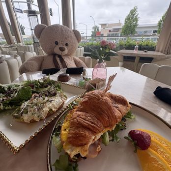 N Cafe - Loved the vibe of the bears - Breakfast & Brunch Near Me - Glendale, California