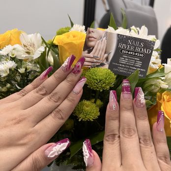 Nails River Road - Manicure done by Mary, she specializes in 3D design - Nail Technicians Near Me - Puyallup, Washington