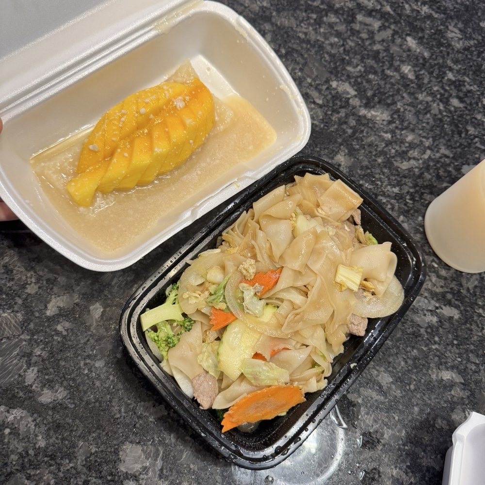 Watery mango sticky rice