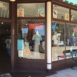 Geneva Lake General Store - Storefront Spring 2022