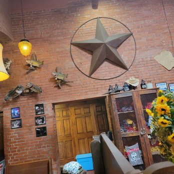Triple J Chophouse & Brew - Decor - Steakhouses Near Me - Lubbock, Texas