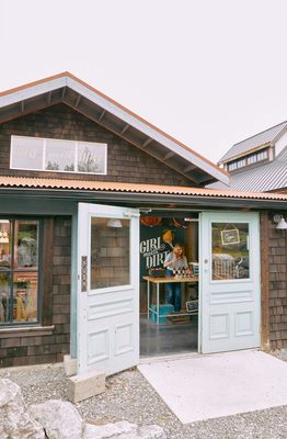 Girl Meets Dirt by null