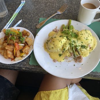 C.J. Cannon's - Oscar Benedict - American Near Me - Vero Beach, Florida C.J. Cannon's - Oscar Benedict - American Near Me - Vero Beach, Florida