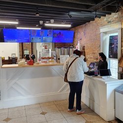 Fresco Tea Bar - Order area. And Barista.