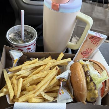 In-N-Out Burger - Fast Food Near Me - Davis, California In-N-Out Burger - Fast Food Near Me - Davis, California