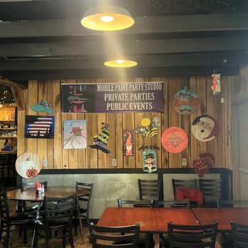 Lindsay’s Kitchen - Decor - American Near Me - Louisville, Kentucky Lindsay’s Kitchen - Decor - American Near Me - Louisville, Kentucky