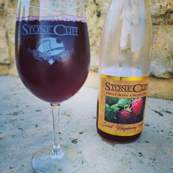 Stone Cliff Winery - Wineries Near Me - Dubuque, Iowa Stone Cliff Winery - Wineries Near Me - Dubuque, Iowa