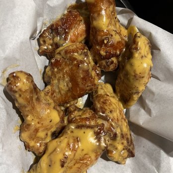 Green Lantern Pizza - Garlic Parmesan wings - Pizza Near Me - Berkley, Michigan Green Lantern Pizza - Garlic Parmesan wings - Pizza Near Me - Berkley, Michigan