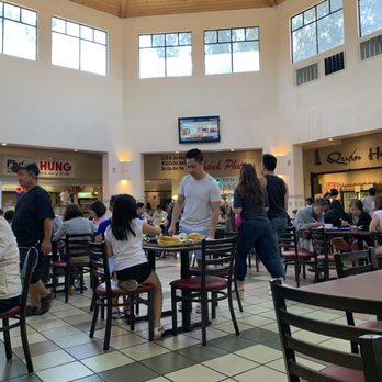 Lion Plaza - Center of the court - Shopping Centers Near Me - San Jose, California