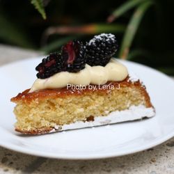 Fournée Bakery - Blackberry Almond Cake Slice ($5.75) - great! The cake is very moist and almond-y and sweet.