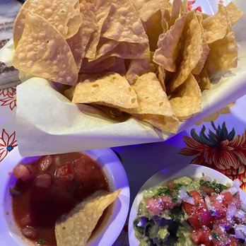 Tacos and Beer - Salsa & Chips, Guacamole ($8) - Mexican Near Me - Seattle, Washington