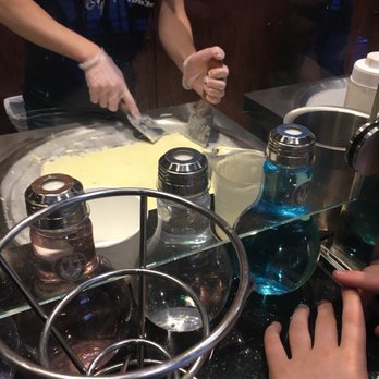 Paris Super Crepes - Spreading out the goodness - Desserts Near Me - Champaign, Illinois