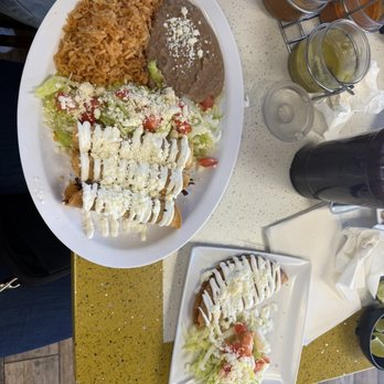 No Sabo Restaurant - Flautas de pollo and a taco dorado - Cafes Near Me - San Fernando, California No Sabo Restaurant - Flautas de pollo and a taco dorado - Cafes Near Me - San Fernando, California
