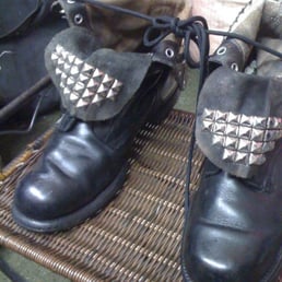 Juan can put studs on and shoe or boot Juan can put studs on and shoe or boot